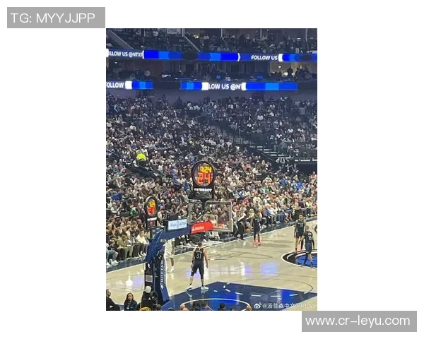 克莱半场表现出色三分球完美命中助力球队进攻火力全开 克莱半场表现出色三分球完美命中助力球队进攻火力全开