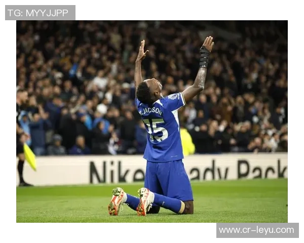 慈善拳击赛精彩上演切尔西传奇乔迪莫里斯战胜热刺名宿本特利