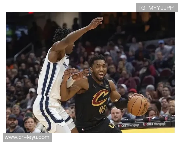 双枪状态低迷米切尔与加兰合力35投仅中14次贡献44分10助攻