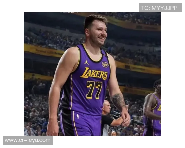 湖人半场领先独行侠东契奇表现出色艾顿状态低迷克里斯蒂贡献15分